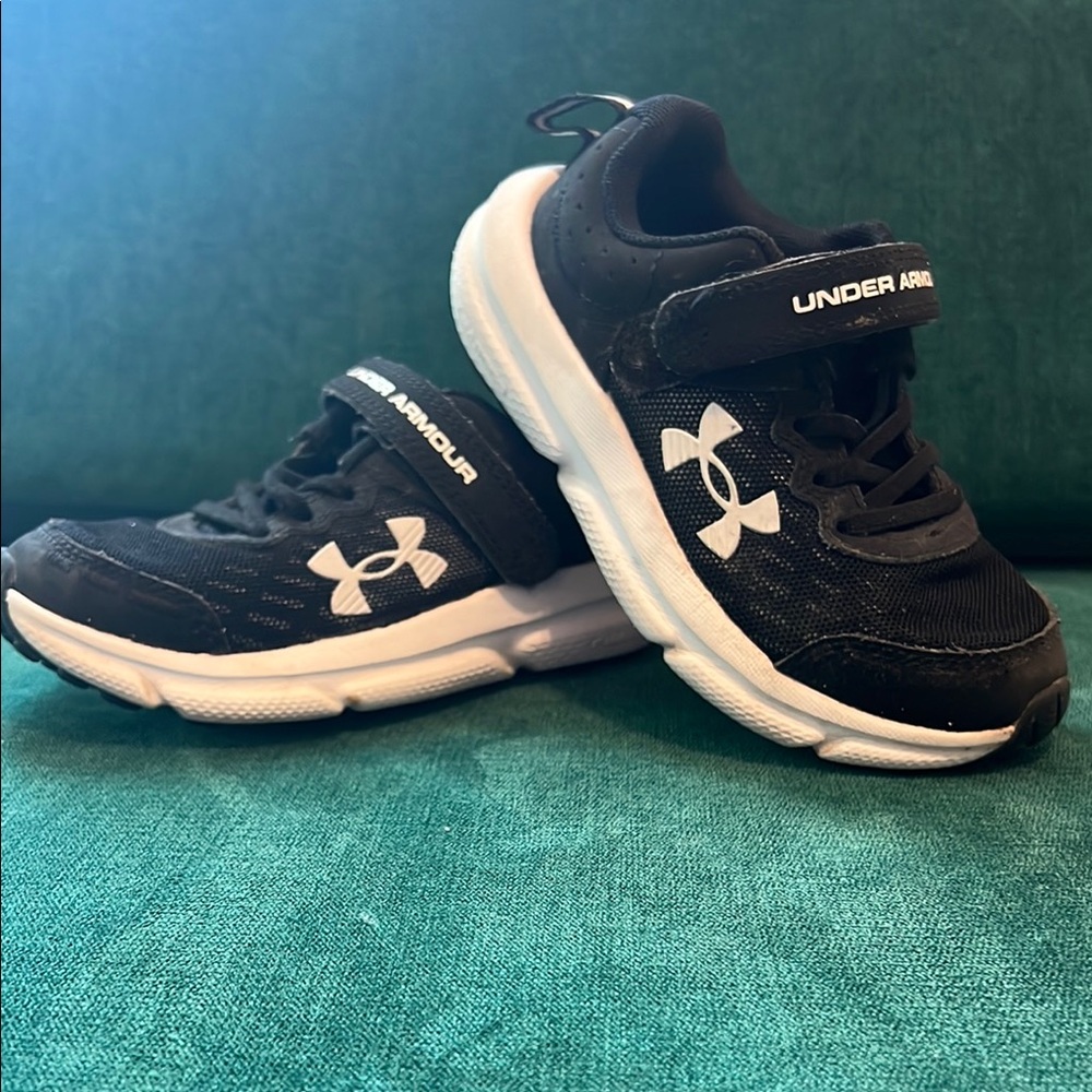 Kids Under Armour Black and White Sneakers with Cushioned Midsole